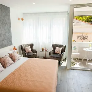 Maison d'hôtes Rose Gold & With Balcony